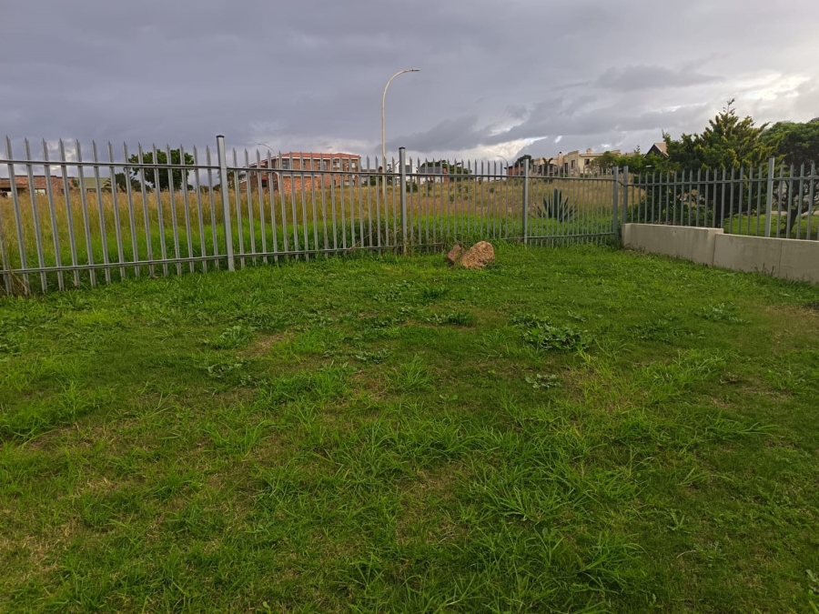 To Let 2 Bedroom Property for Rent in Wavecrest Eastern Cape